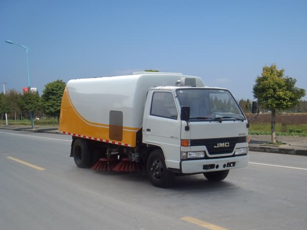 江铃顺达扫路车(国四排放)