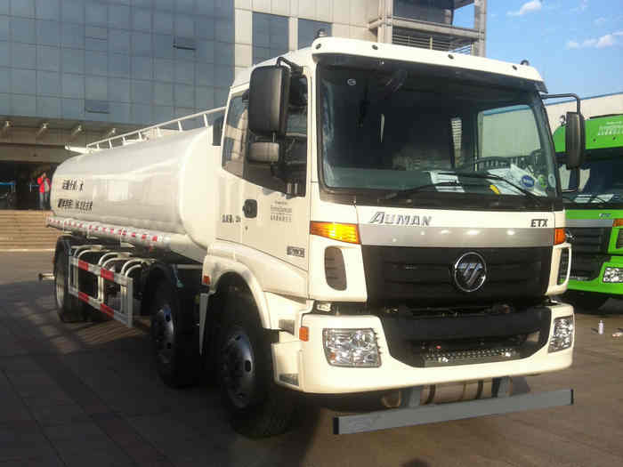 福田欧曼三轴20吨洒水车