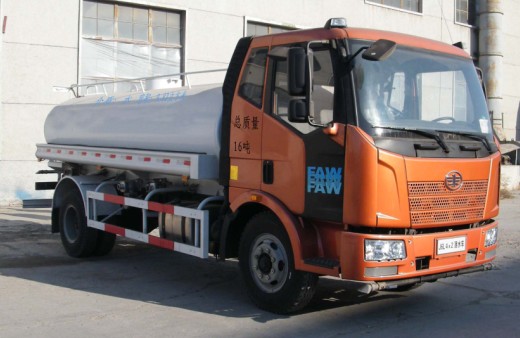 国四解放平头10吨洒水车