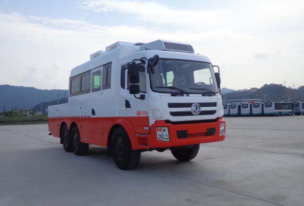 东风六驱8座工程车
